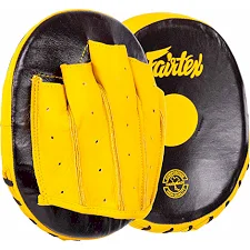 Мини-лапа боксерская изогнутая тренировочная кожа FAIRTEX BO-9483 20x17x4.5см 2штуки (Черный-желтый)