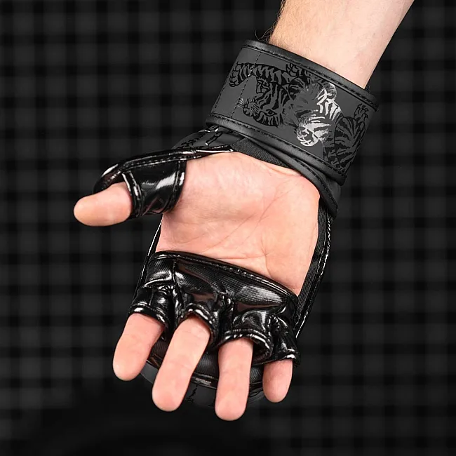 Перчатки для ММА Phantom Muay Thai Black (капа в подарок)