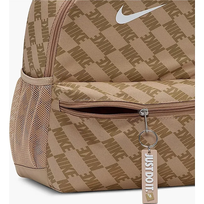 Рюкзак NIKE Y NK BRSLA JDI MNI BK-AOP FA25 11L бежевый (для детей) 25 x 33 x 13 см