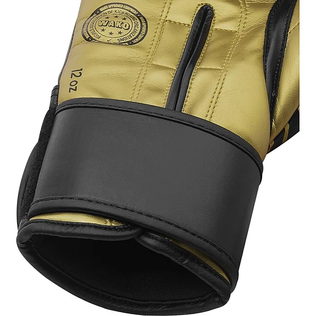 Перчатки для кикбоксинга Adidas с лицензией Wako (черно-золотой, adiKBWKF200)