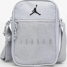 Сумка NIKE Jam Blacktop Festtival Bag 1.7L серый (для мужчин) 23 х 15 х 5 см