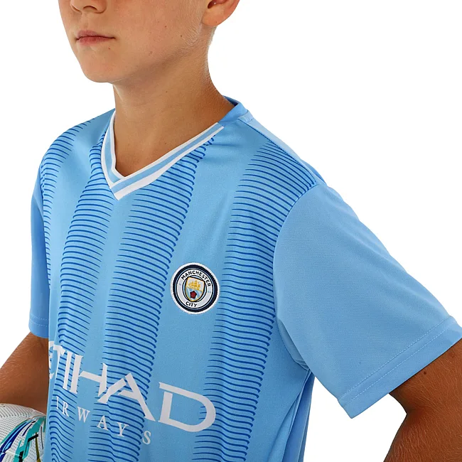 Футбольна форма дитяча із символікою клубу
 MANCHESTER CITY домашня 2024 SP-SPORT

 CO-7184 (Блакитний-білий)