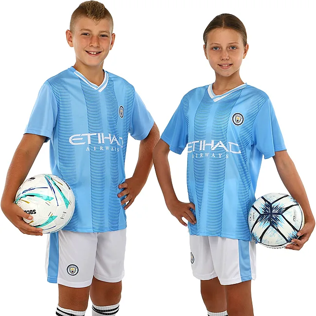 Футбольна форма дитяча із символікою клубу
 MANCHESTER CITY домашня 2024 SP-SPORT

 CO-7184 (Блакитний-білий)