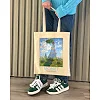 Экошопер BookOpt ВК4087 MONET Женщина с бежевым зонтиком.