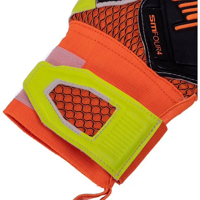 Воротарські рукавички
 професійні із захистом пальців SOCCERMAX GK-011
 7-11