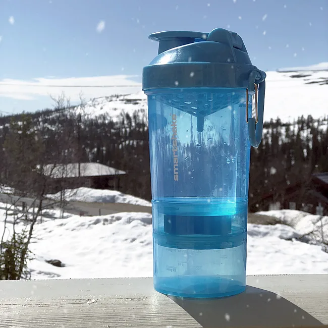 Спортивный шейкер SMARTSHAKE Original2GO 600мл Neon Blue
