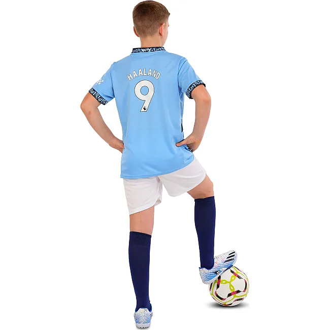 Футбольна форма дитяча із символікою клубу
 MANCHESTER CITY HAALAND 9 домашня 2025 SP-SPORT

 CO-4620 20-30 (Блакитний-білий)