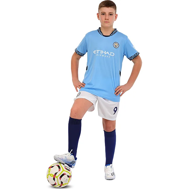Футбольна форма дитяча із символікою клубу
 MANCHESTER CITY HAALAND 9 домашня 2025 SP-SPORT

 CO-4620 20-30 (Блакитний-білий)