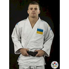 Кимоно для дзюдо Adidas Champion 2 с лицензией IJF (белый/сине-желтые полосы, J-IJF-SMU)
