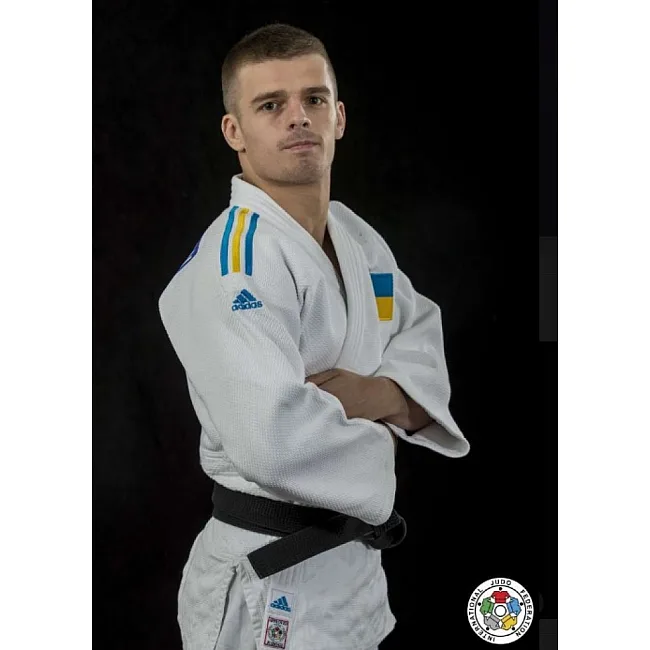 Кимоно для дзюдо Adidas Champion 2 с лицензией IJF (белый/сине-желтые полосы, J-IJF-SMU)
