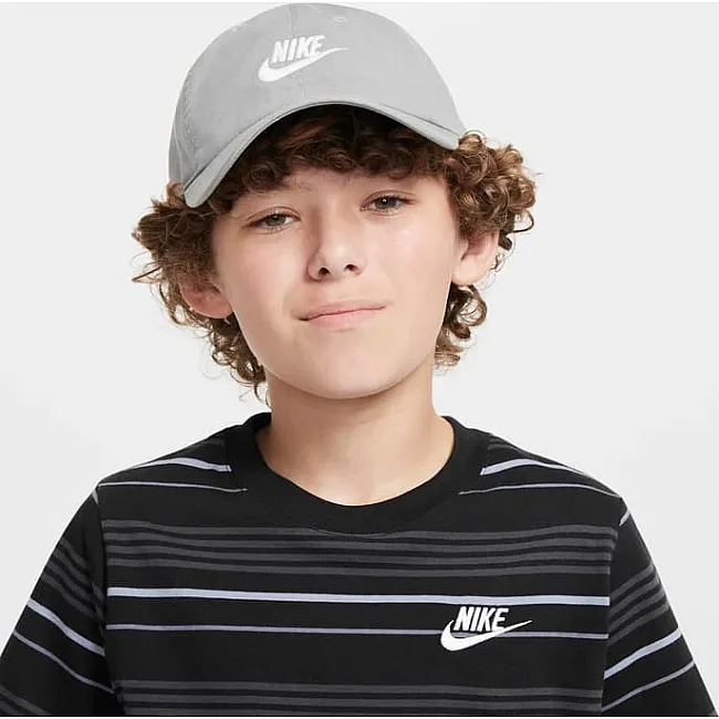 Кепка NIKE K NK CLUB CAP US CB FUT WSH серый (для детей) One Size