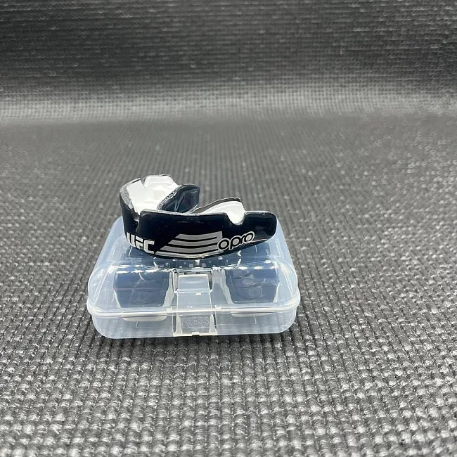 Капа для бокса OPRO Instant Custom-Fit UFC взрослая (возраст 11+) Silver/Black (art.102529002)