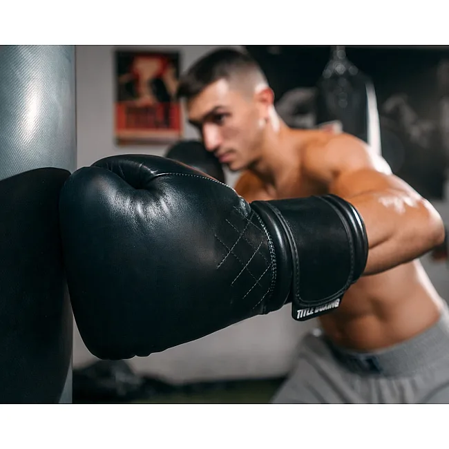 Боксерские перчатки TITLE Boxing Ko-Vert Black (бинты 4м. в комплекте)