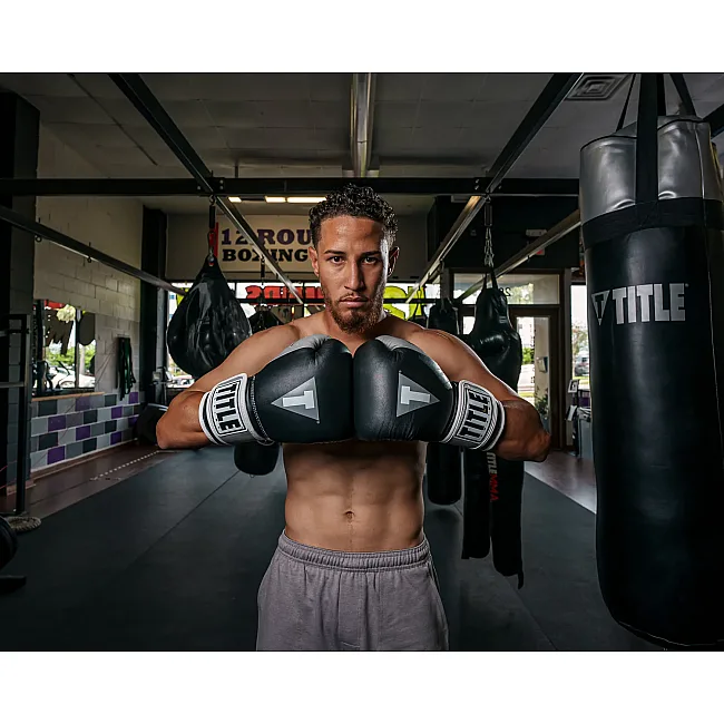 Перчатки снарядные TITLE Boxing Gel World V2T Black Silver