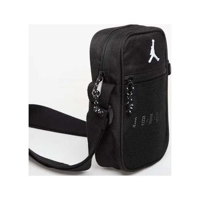 Сумка NIKE Jam Blacktop Festtival Bag 1.7L черный (для мужчин) 23 х 15 х 5 см