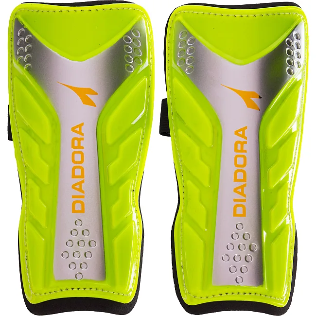 Щитки для футбола
 DIADORA
 FB-602