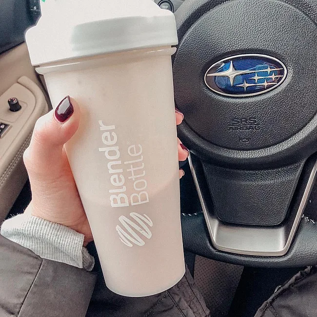 Спортивний шейкер BLENDERBOTTLE Original Classic 28oz/820ml White