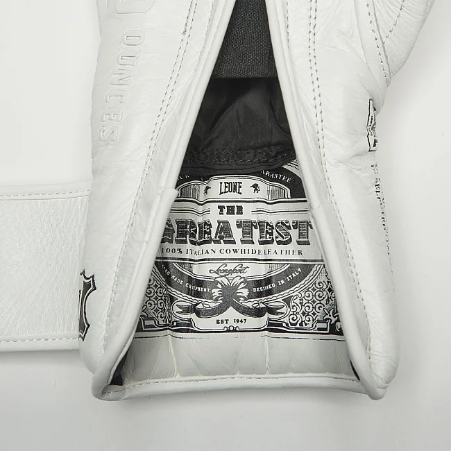Боксерские перчатки Leone GN111 THE GREATEST White (бинты 4 м. в комплекте)