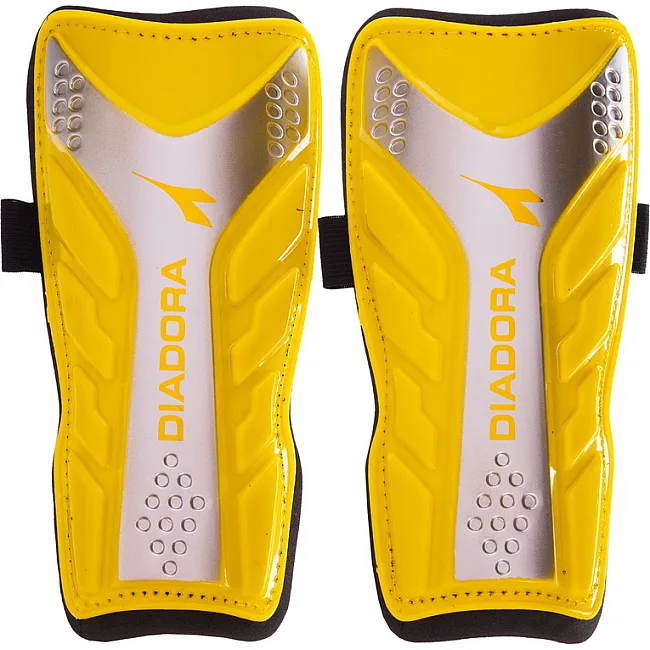 Щитки для футбола
 DIADORA
 FB-602