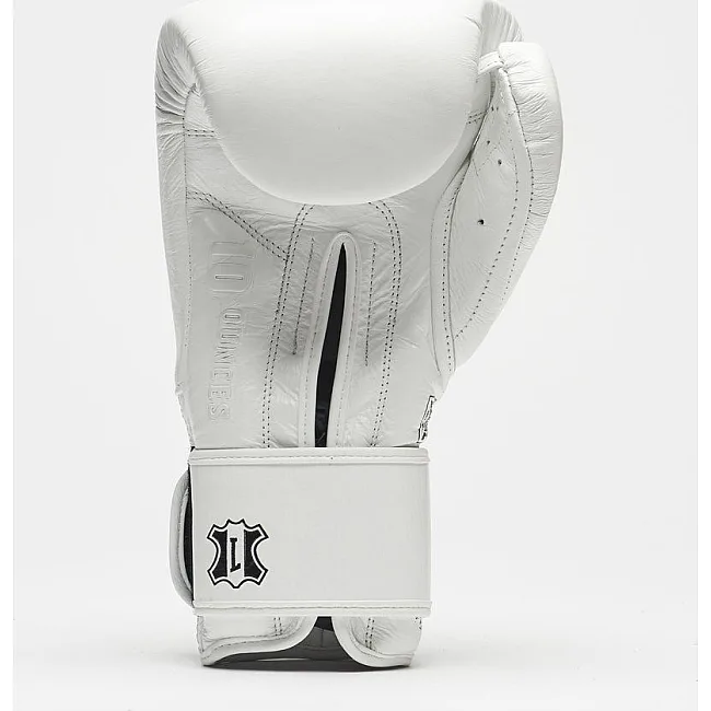 Боксерские перчатки Leone GN111 THE GREATEST White (бинты 4 м. в комплекте)