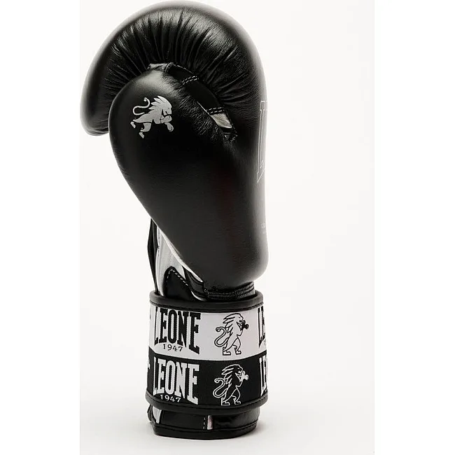 Боксерские перчатки Leone GN208 ICONIC Black (бинты 4м. в комплекте)