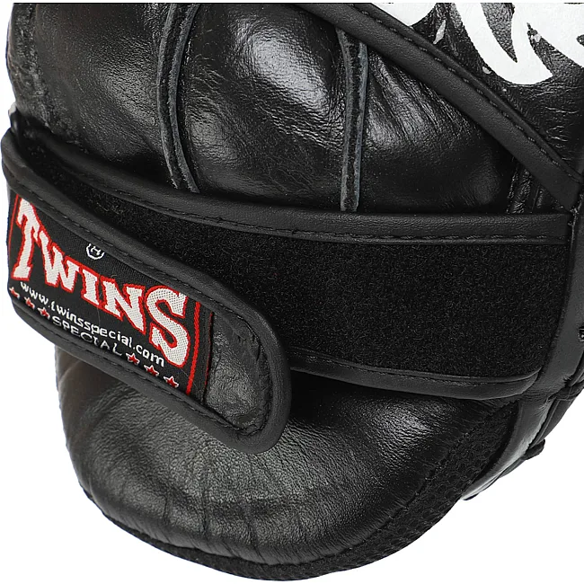 Лапа боксерська зігнута тренувальна шкіра TWINS

 TW4 23x18x6см 2штуки (Чорний)
