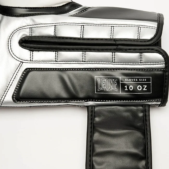 Боксерские перчатки Leone GN208 ICONIC Black (бинты 4м. в комплекте)