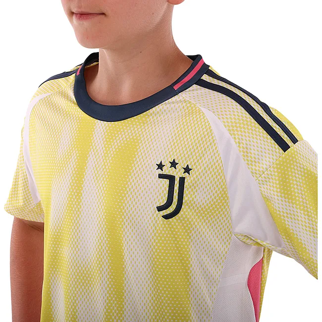 Футбольна форма дитяча із символікою клубу
 JUVENTUS гостьова 2025 SP-SPORT

 CO-4744 20-28 (Жовто-білий)