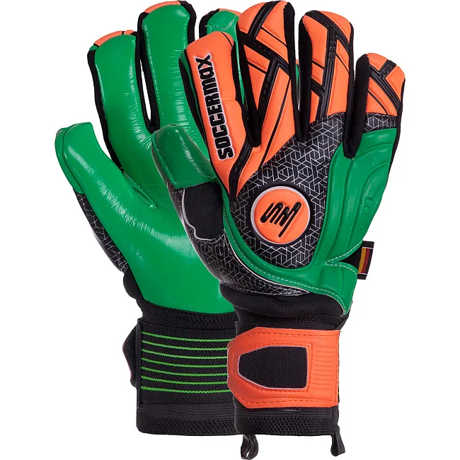 Вратарские перчатки
 профессиональные с защитой пальцев SOCCERMAX GK-001
 7-11