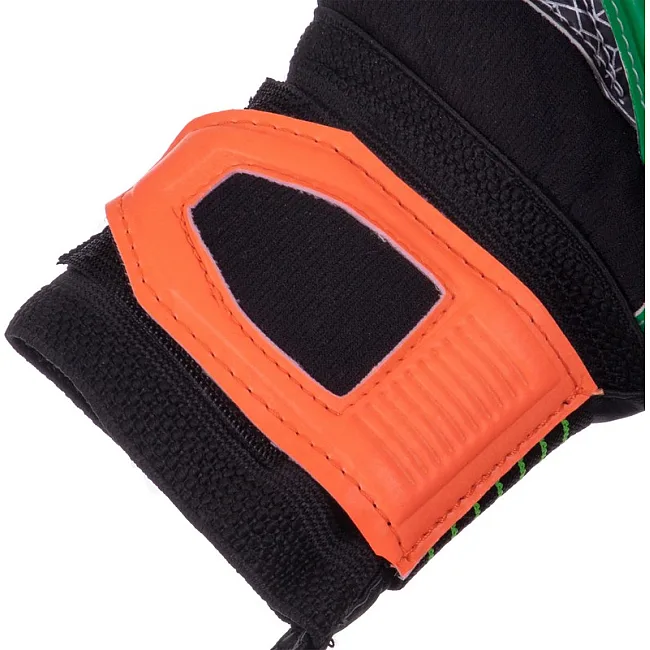 Вратарские перчатки
 профессиональные с защитой пальцев SOCCERMAX GK-001
 7-11