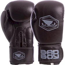 Боксерские перчатки кожа BAD BOY STRIKE VL-6615