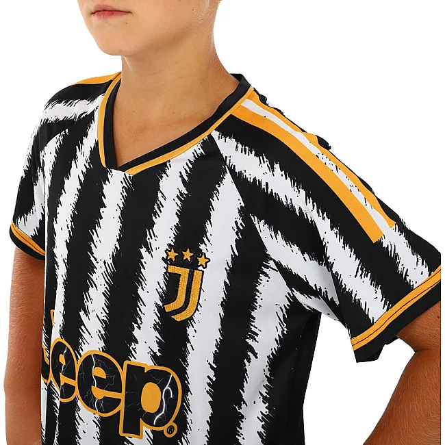 Футбольна форма дитяча із символікою клубу
 JUVENTUS домашня 2024 SP-SPORT

 CO-7193 (Білий-чорний)