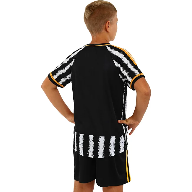 Футбольна форма дитяча із символікою клубу
 JUVENTUS домашня 2024 SP-SPORT

 CO-7193 (Білий-чорний)