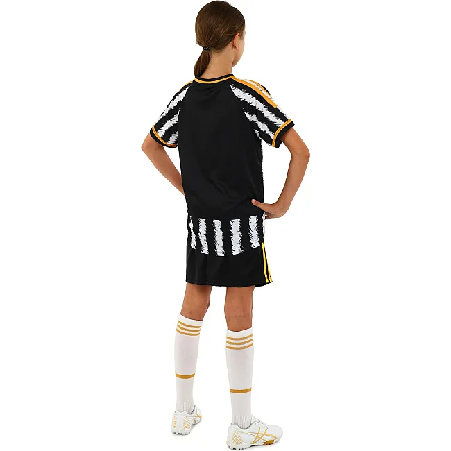 Футбольна форма дитяча із символікою клубу
 JUVENTUS домашня 2024 SP-SPORT

 CO-7193 (Білий-чорний)