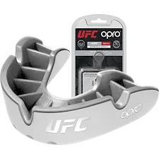 Боксерская капа OPRO Silver UFC взрослая (возраст 11+) White/Silver (ufc.102514003)