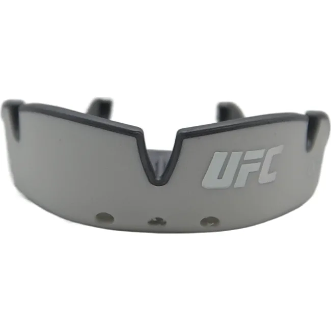 Боксерская капа OPRO Silver UFC взрослая (возраст 11+) White/Silver (ufc.102514003)