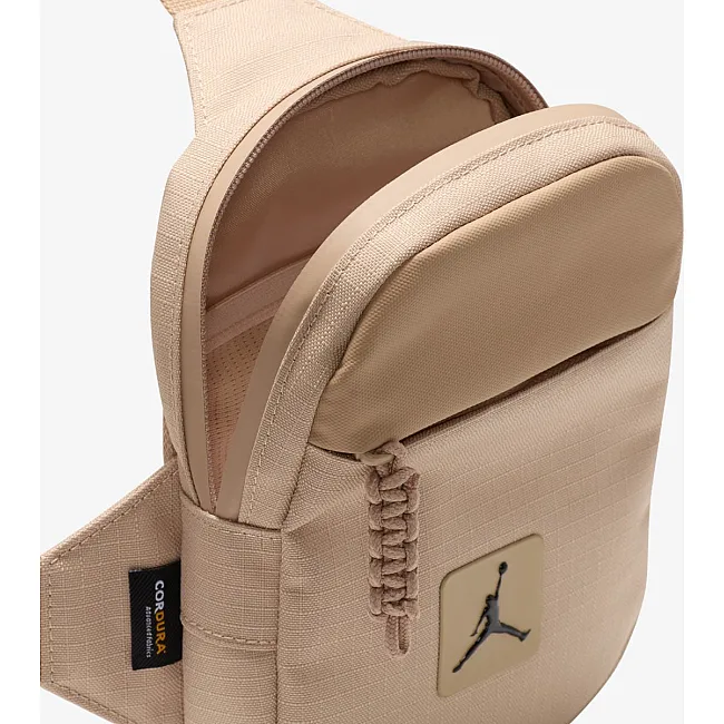 Сумка мужская из-за плеча Nike Jordan JAM FRANCHISE HIP BAG 1L бежевый 21 х 14 х 4 см