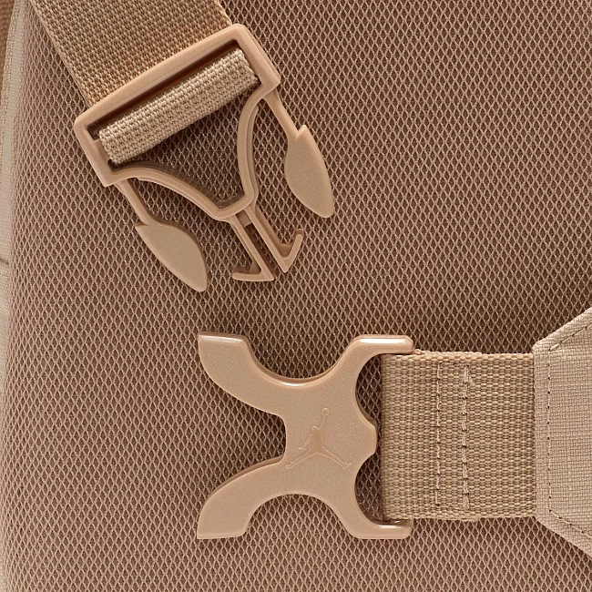 Сумка мужская из-за плеча Nike Jordan JAM FRANCHISE HIP BAG 1L бежевый 21 х 14 х 4 см