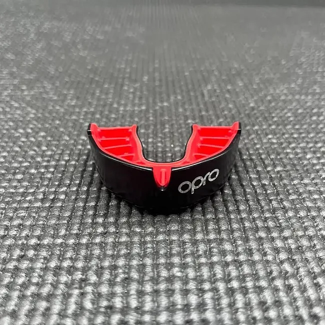 Капа OPRO Silver детская (возраст до 10) Black/Red (art.102503001)