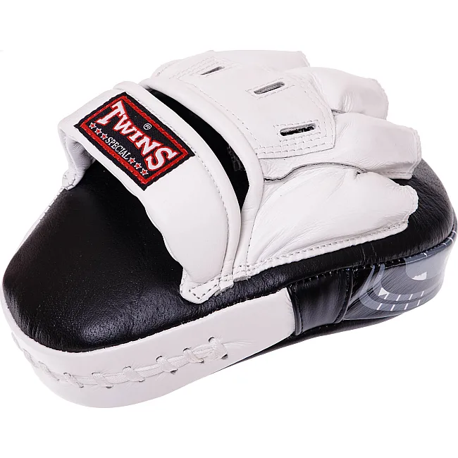 Лапа боксерская изогнутая тренировочная кожа TWINS

 FPML10-43 25x19x9см 1штука (Белый)