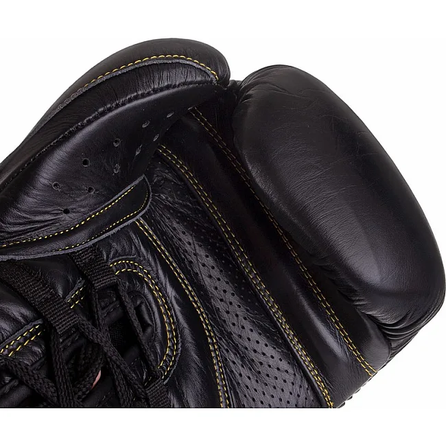 Боксерские перчатки
 на шнуровке кожаные UFC PRO Prem Lace Up UHK-75047 18унций