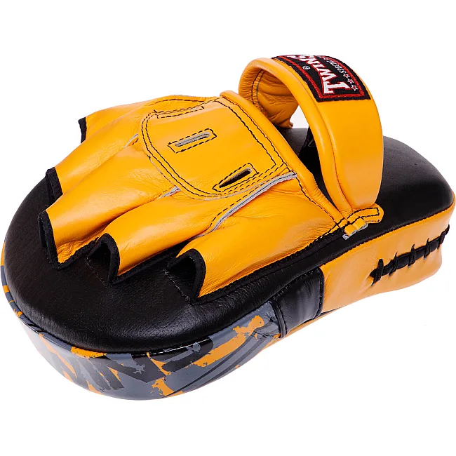 Лапа боксерская изогнутая тренировочная кожа TWINS

 FPML10-43 25x19x9см 1штука (Белый)