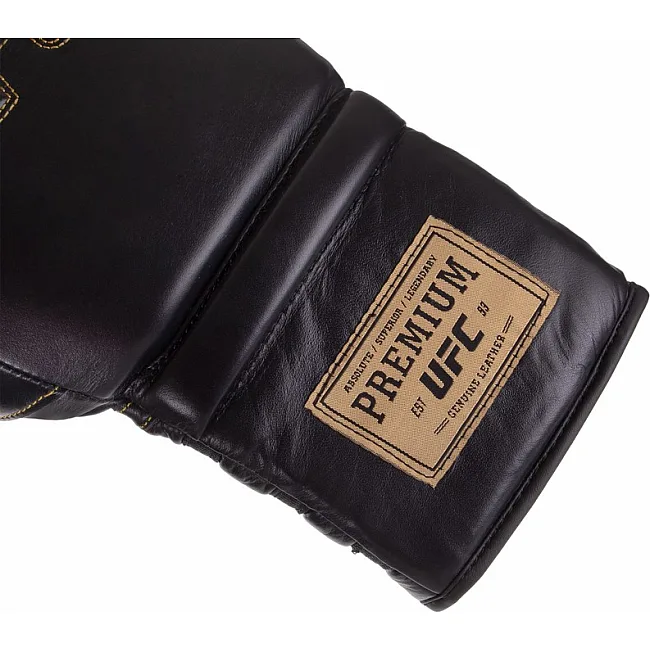 Боксерские перчатки
 на шнуровке кожаные UFC PRO Prem Lace Up UHK-75047 18унций