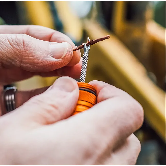 Ремкомплект для бескамерки Peaty's Holeshot Tubeless Puncture Plugger Kit, Bourbon