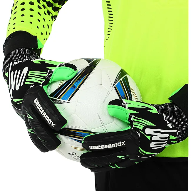 Воротарські рукавички
 професійні із захистом пальців SOCCERMAX FB-8244
 7-11 (Чорний-жовтий)