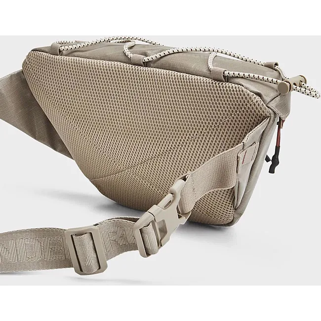 Сумка на пояс UNDER ARMOUR Summit Waist Bag 5L бежевий  35x20x10 см