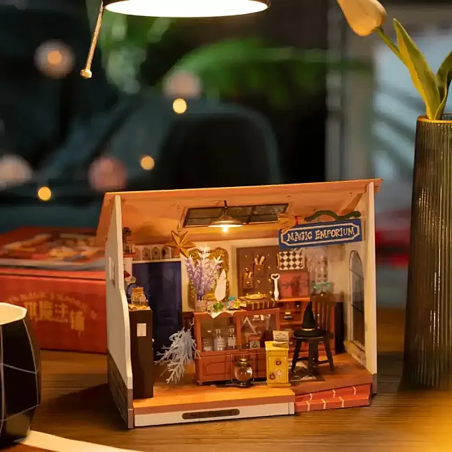 Конструктор 3D міні-будинок Robotime Rolife Kiki's Magic Emporium DG155