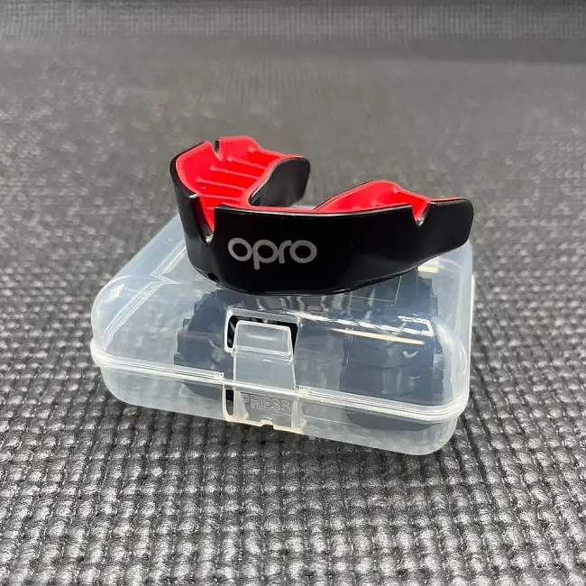 Капа OPRO Silver детская (возраст до 10) Black/Red (art.102503001)
