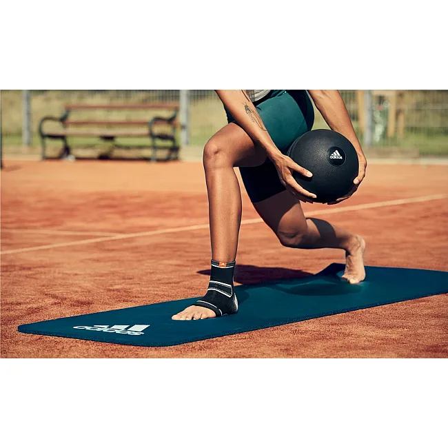 Фіксатор щиколотки Adidas Ankle Support чорний S