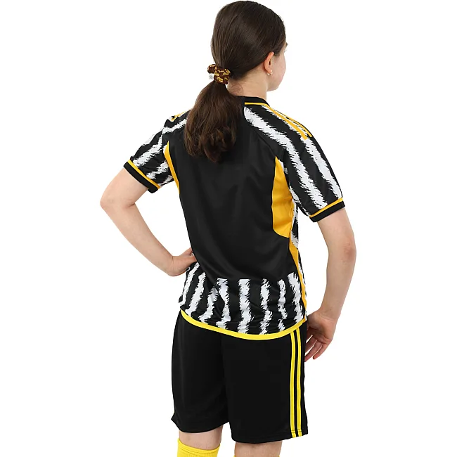 Футбольна форма дитяча із символікою клубу
 JUVENTUS домашня 2024 SP-SPORT
 CO-6311 20-28